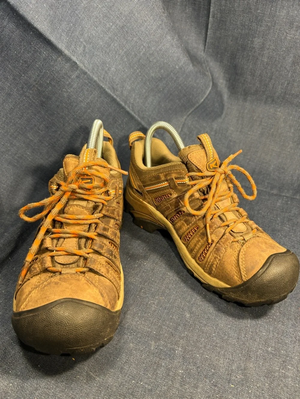 Keen leather lace up hiking shoes